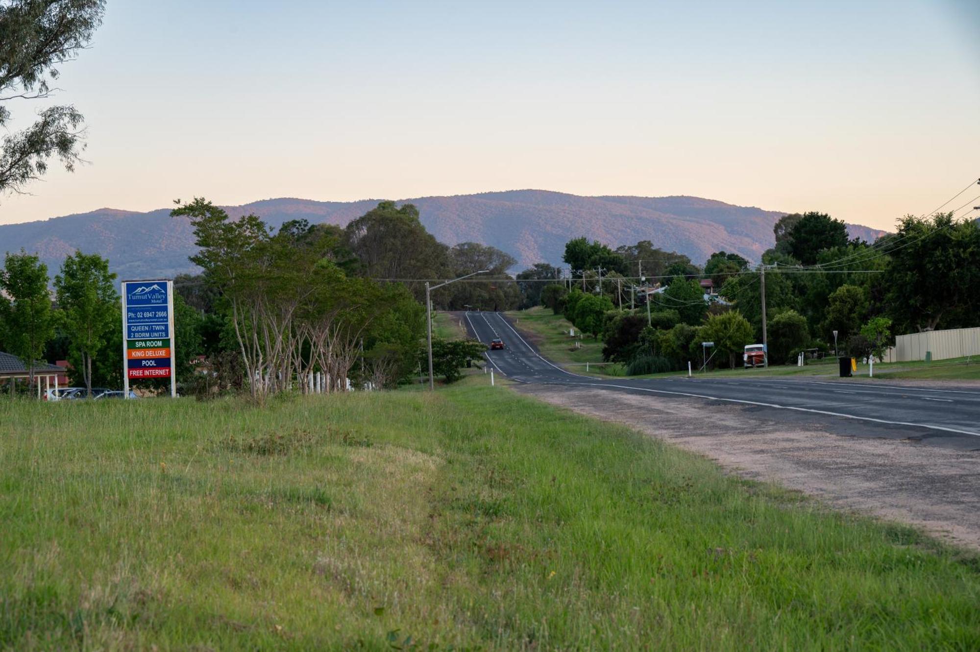 Tumut Valley Motel Pet Friendly Exteriér fotografie