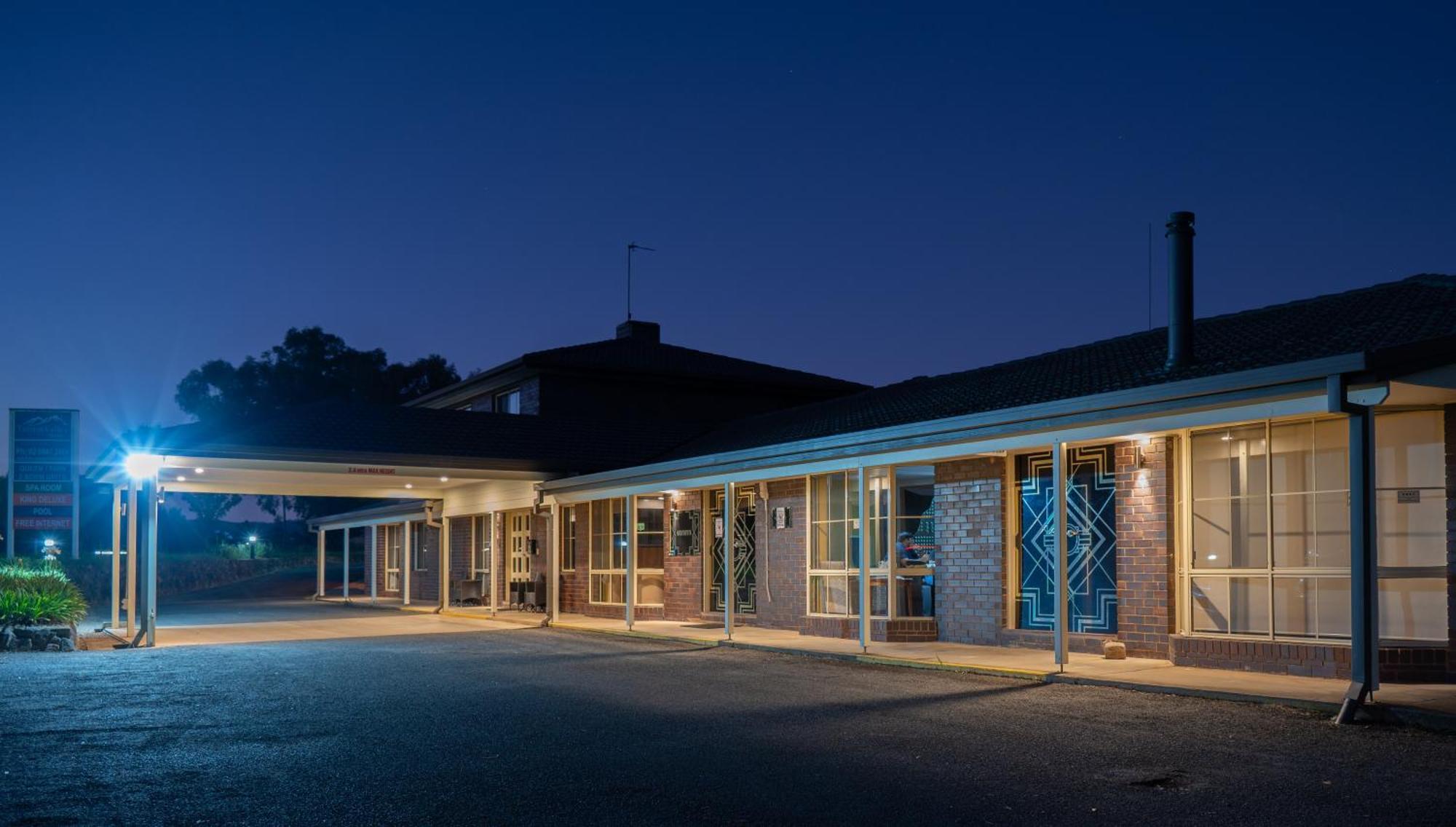 Tumut Valley Motel Pet Friendly Exteriér fotografie