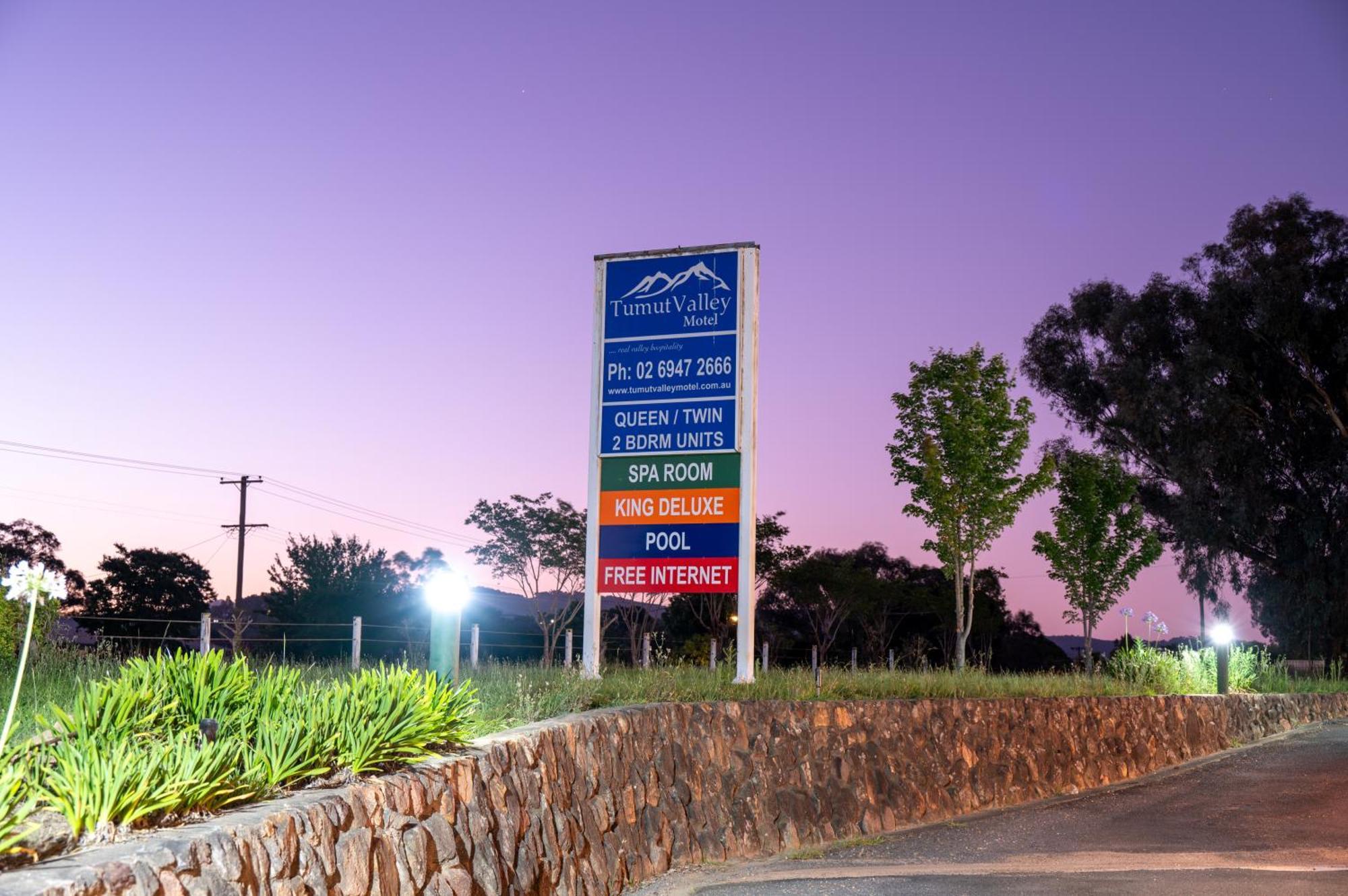 Tumut Valley Motel Pet Friendly Exteriér fotografie
