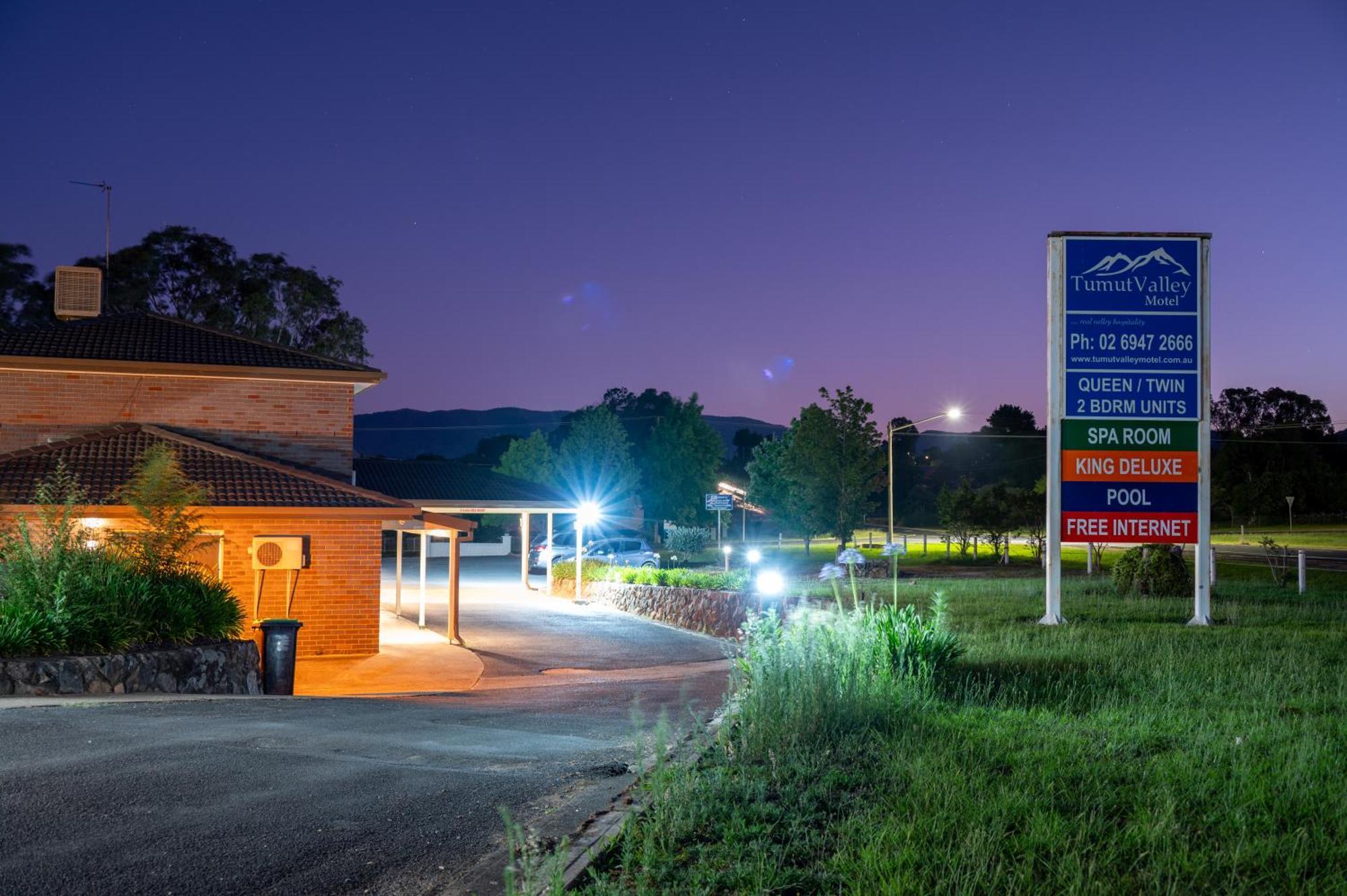 Tumut Valley Motel Pet Friendly Exteriér fotografie