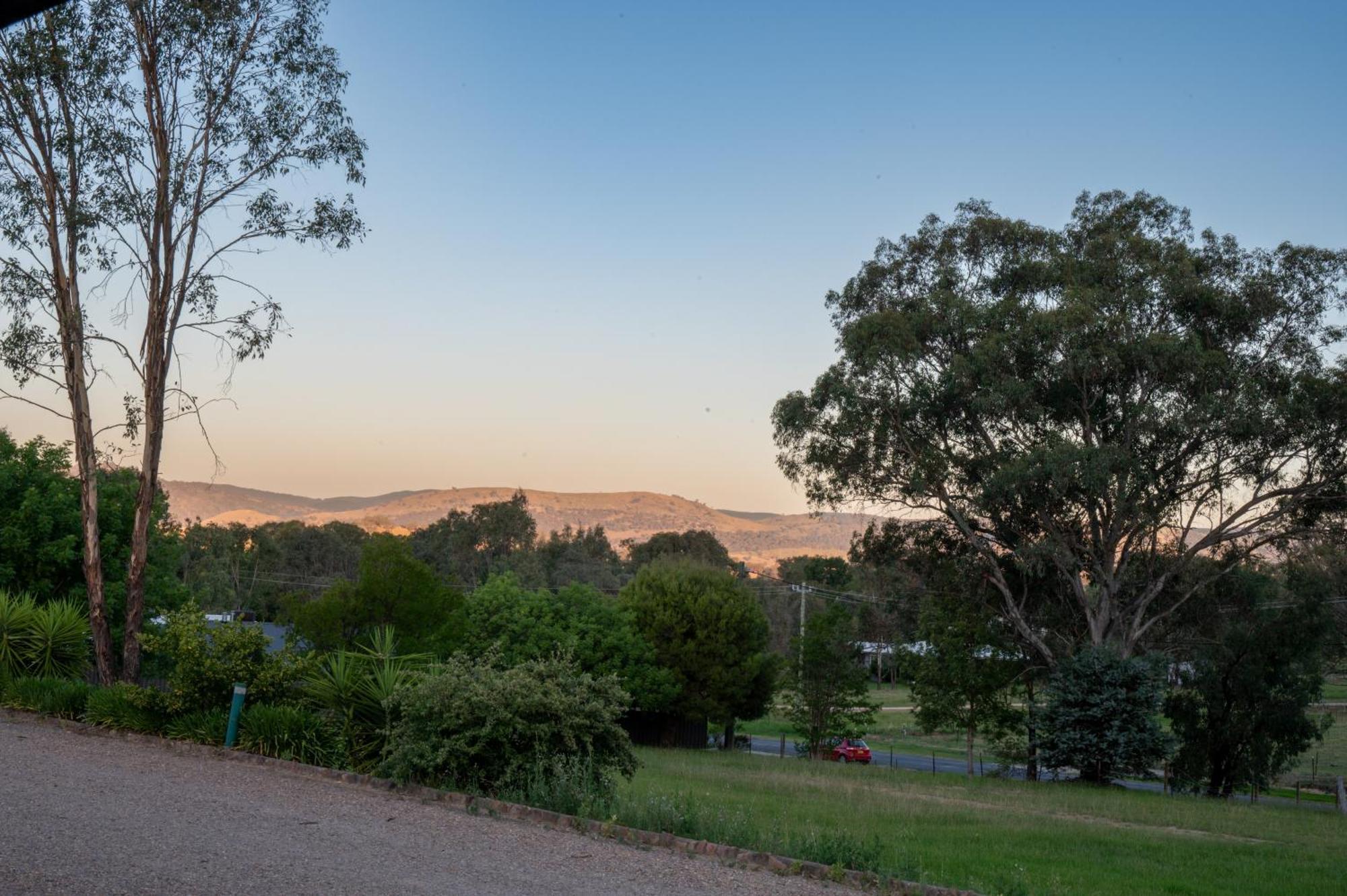 Tumut Valley Motel Pet Friendly Exteriér fotografie