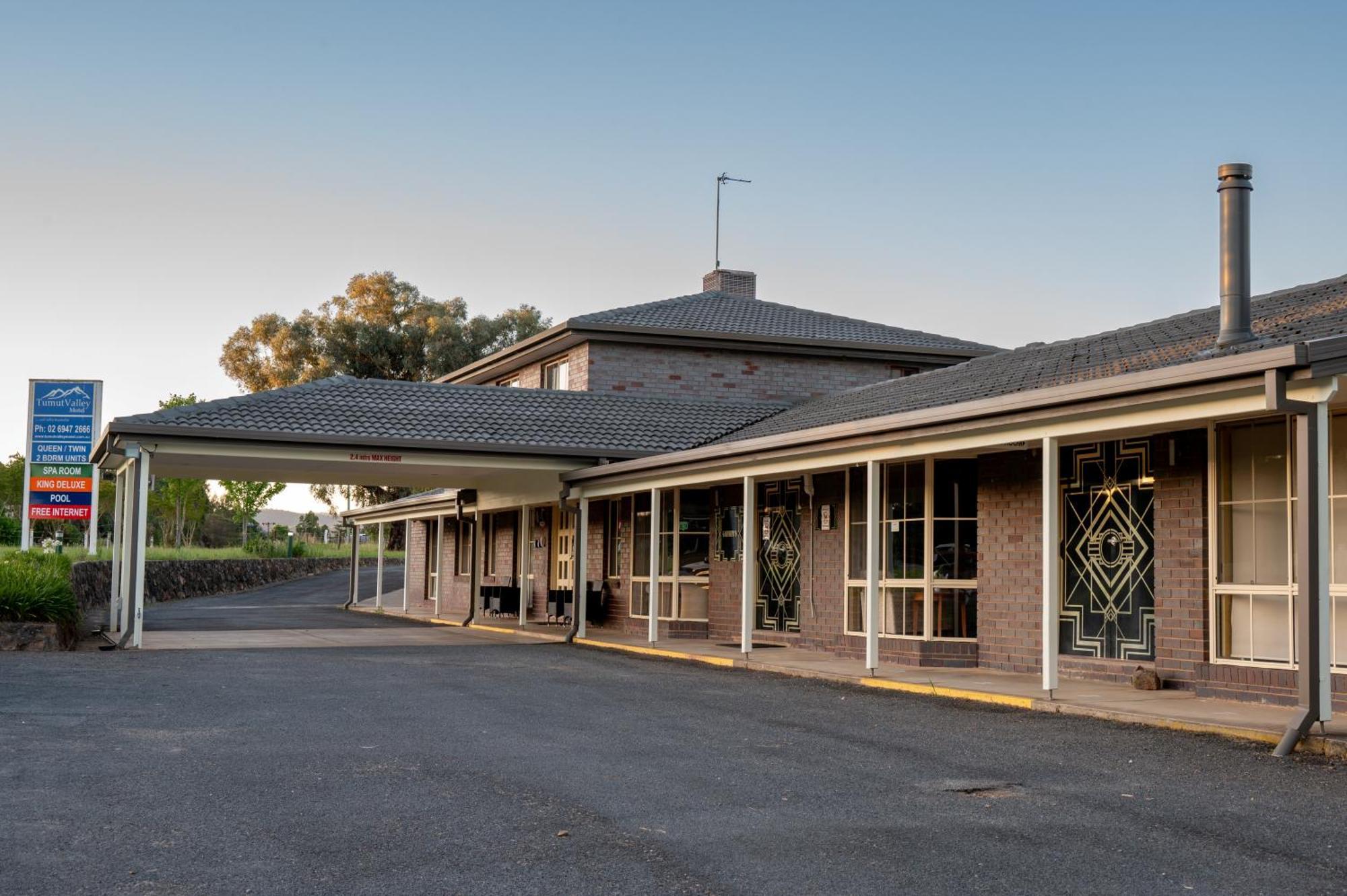 Tumut Valley Motel Pet Friendly Exteriér fotografie